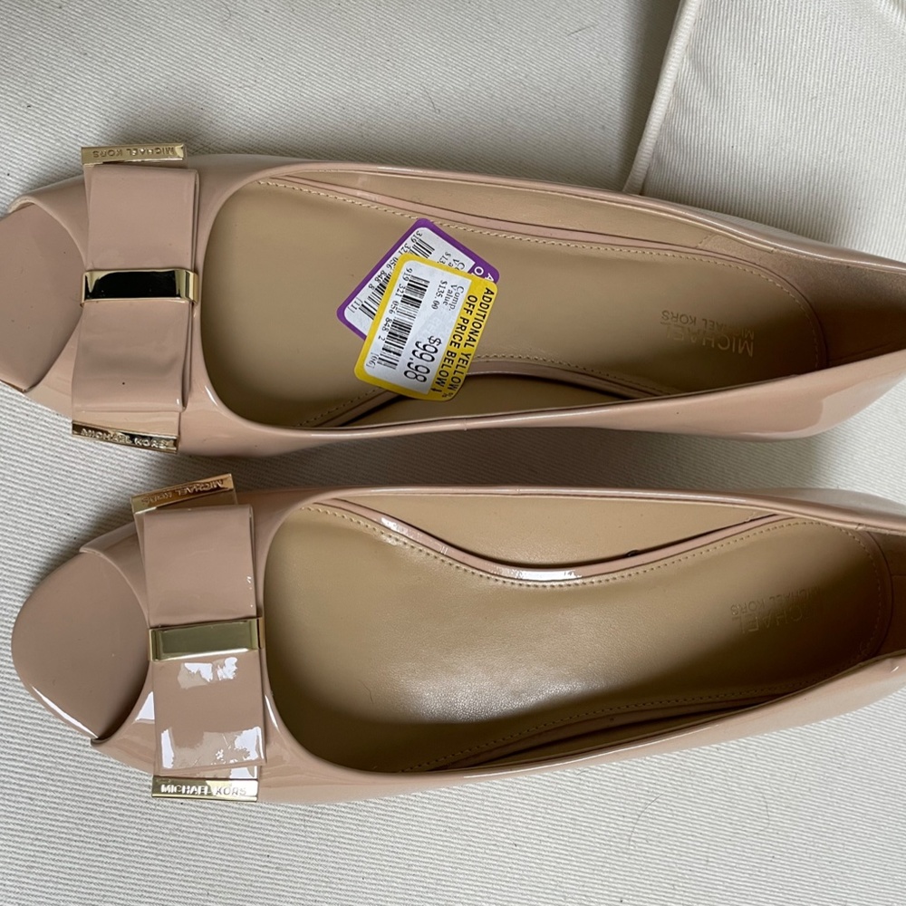 Michael Kors Kiera Pepton Bow Wedge, 11 Medium - Picture 2 of 2